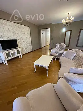 Kirayə verilir 3 otaqlı yeni tikili 220 m²