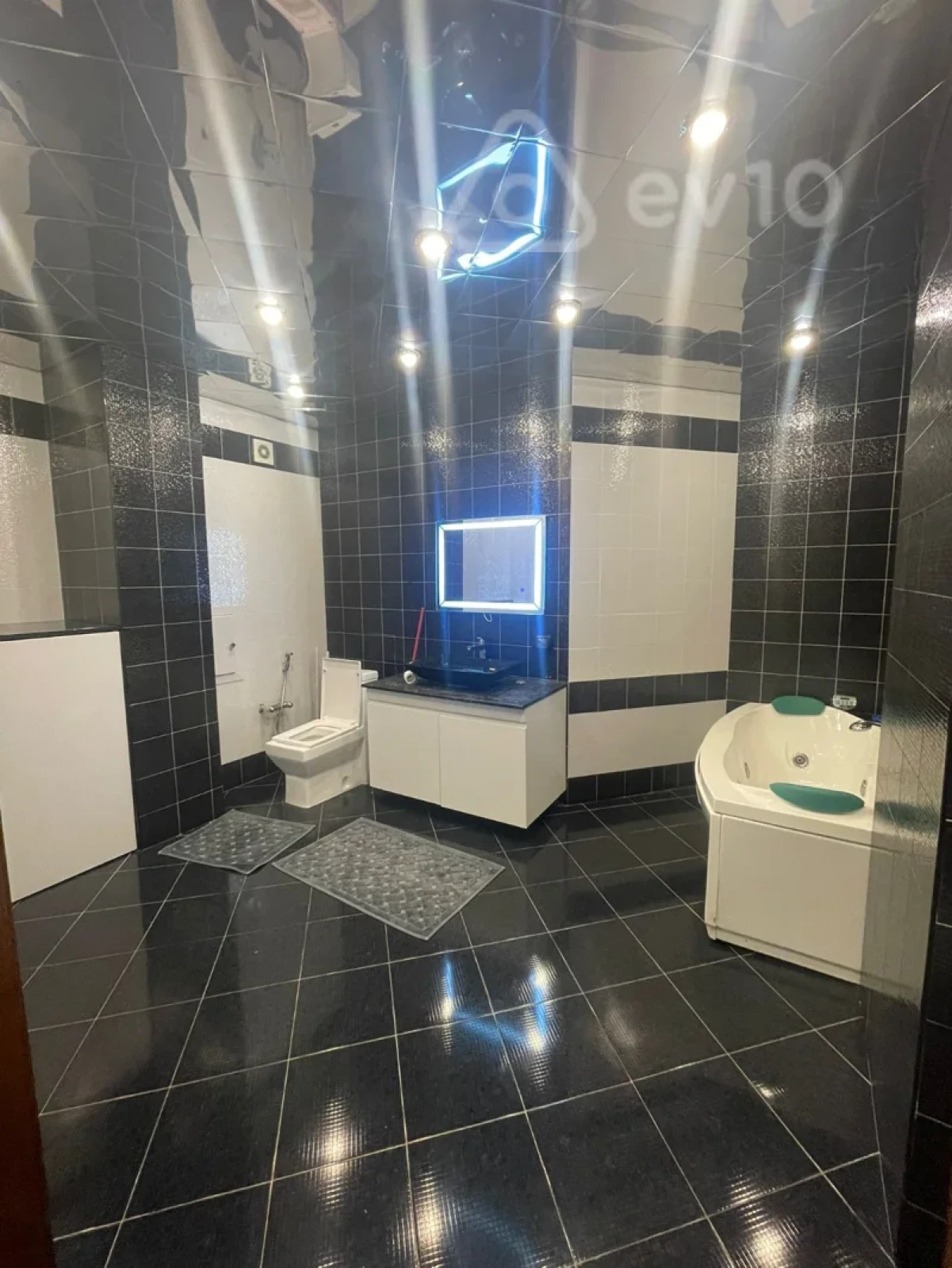 Kirayə verilir 3 otaqlı yeni tikili 220 m²