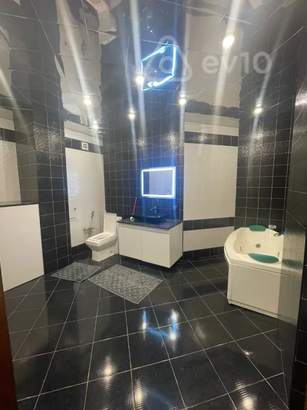 Kirayə verilir 3 otaqlı yeni tikili 220 m²