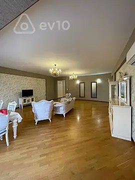 Kirayə verilir 3 otaqlı yeni tikili 220 m²