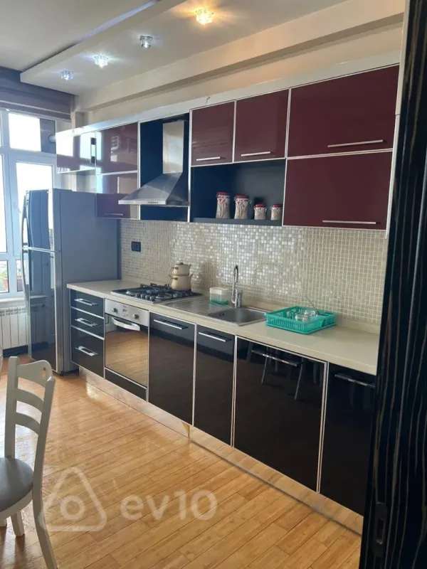 Kirayə verilir 2 otaqlı yeni tikili 85 m²