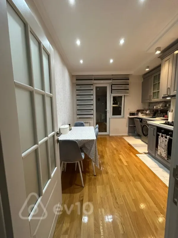 Satılır 2 otaqlı yeni tikili 76 m²