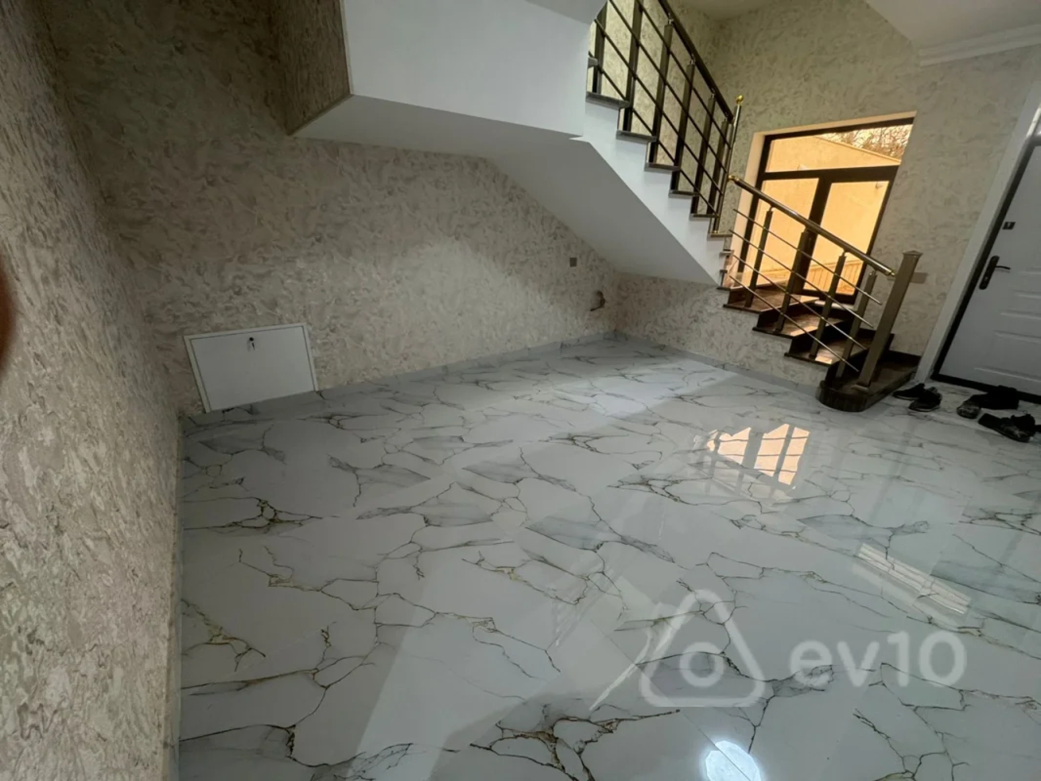 Satılır 5 otaqlı həyət evi 336 m²