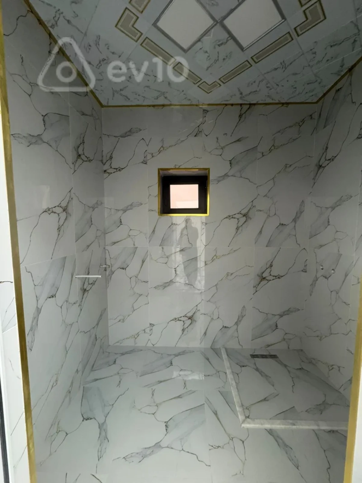 Satılır 5 otaqlı həyət evi 336 m²