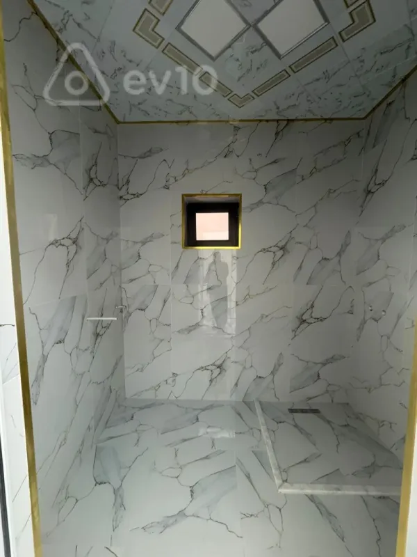 Satılır 5 otaqlı həyət evi 336 m²