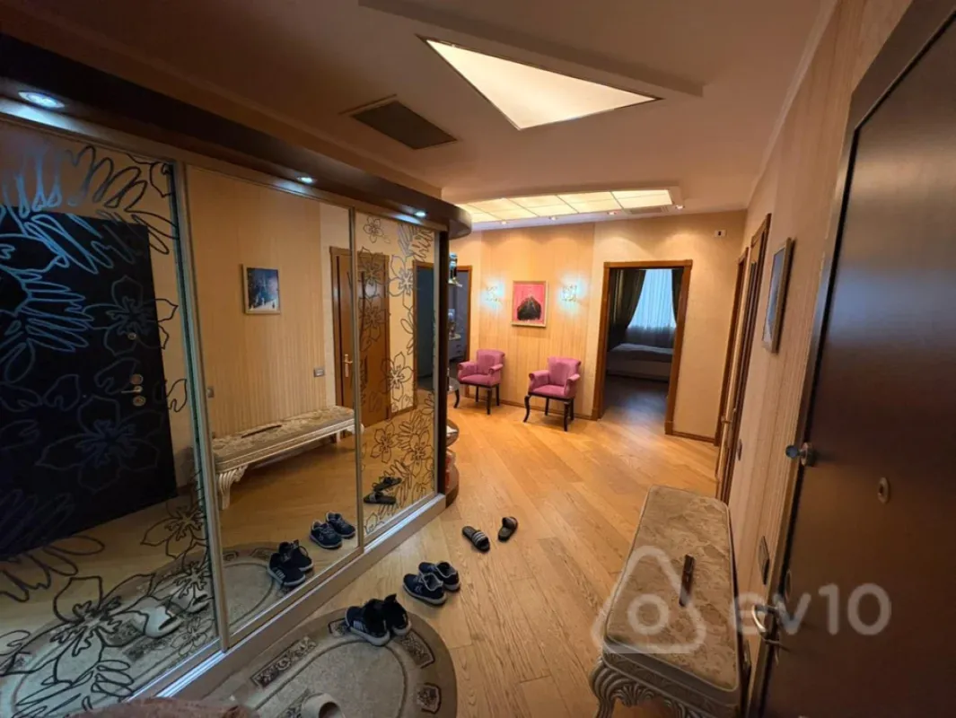 Kirayə verilir 4 otaqlı yeni tikili 170 m²