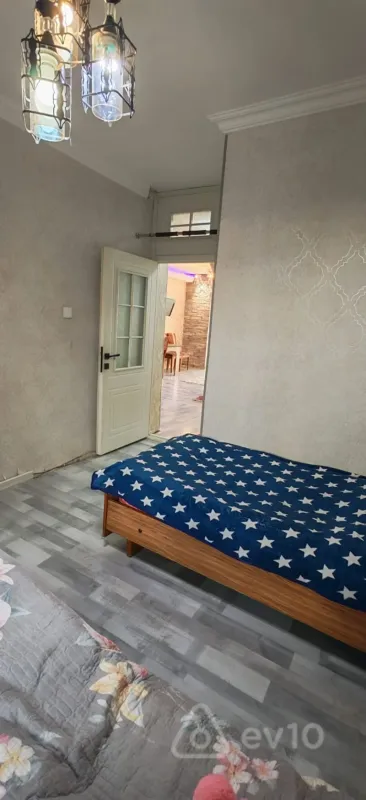 Satılır 3 otaqlı köhnə tikili 70 m²