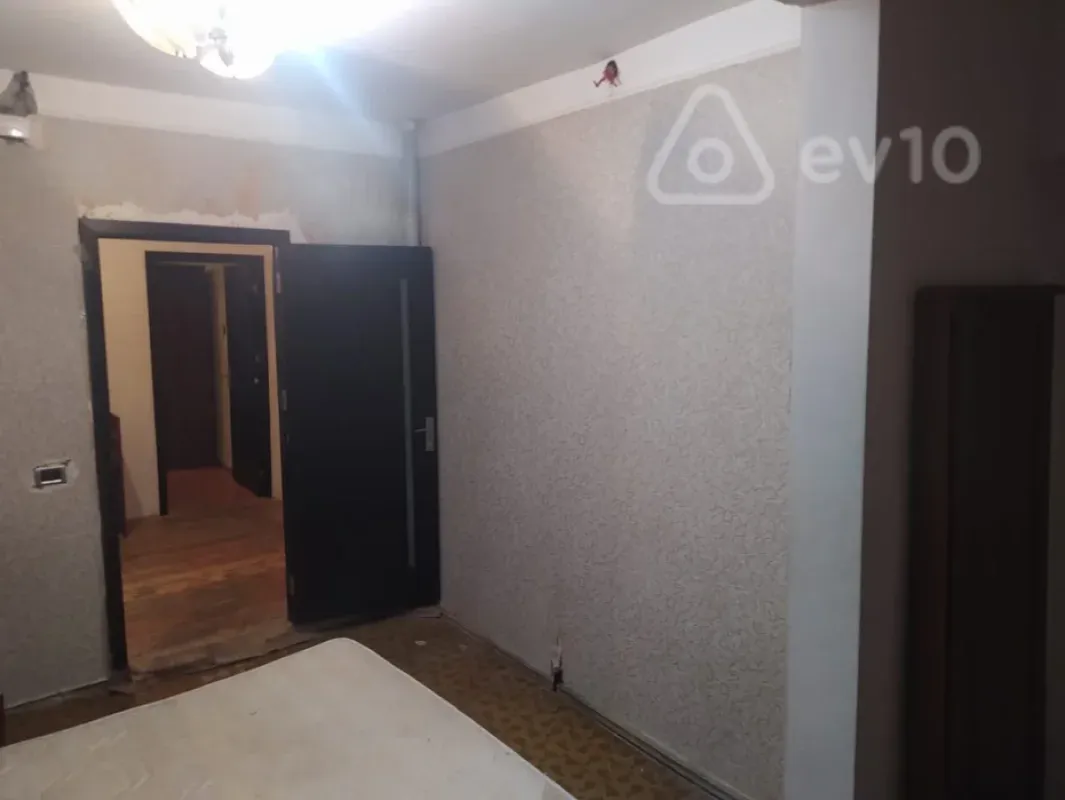 Satılır 3 otaqlı köhnə tikili 70 m²