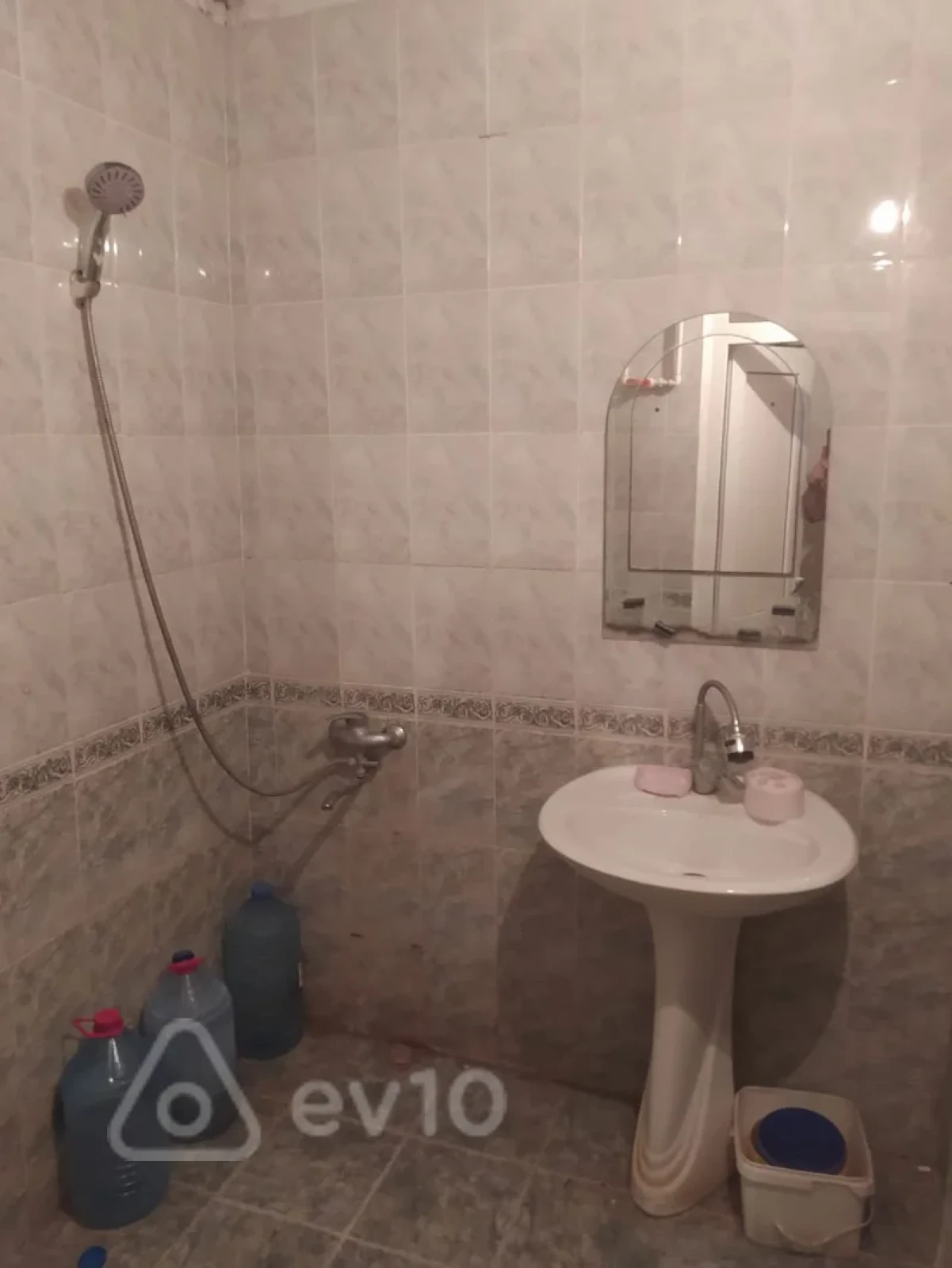 Satılır 3 otaqlı köhnə tikili 70 m²