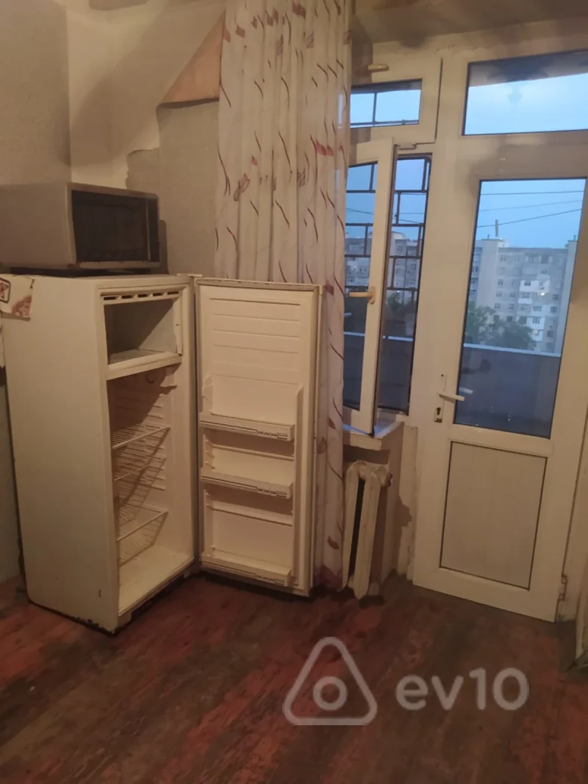 Satılır 3 otaqlı köhnə tikili 70 m²