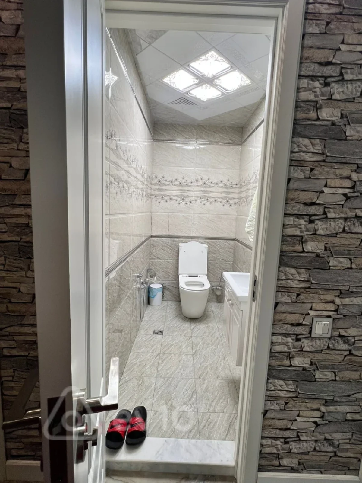 Satılır 3 otaqlı yeni tikili 135 m²