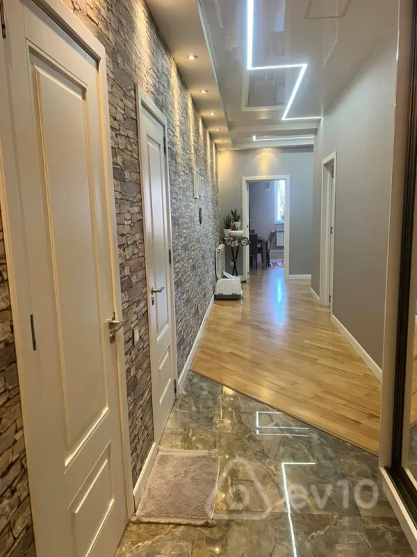 Satılır 3 otaqlı yeni tikili 135 m²