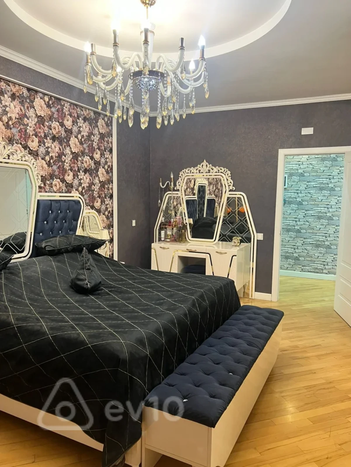 Satılır 3 otaqlı yeni tikili 135 m²