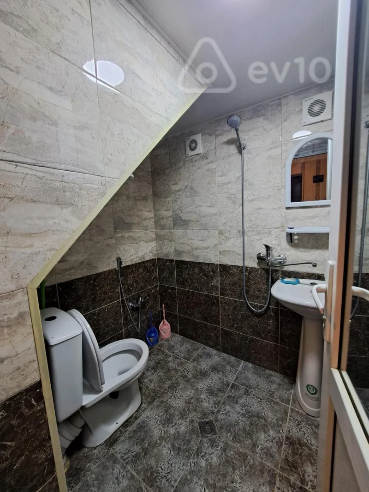 Kirayə verilir 2 otaqlı həyət evi 61 m²