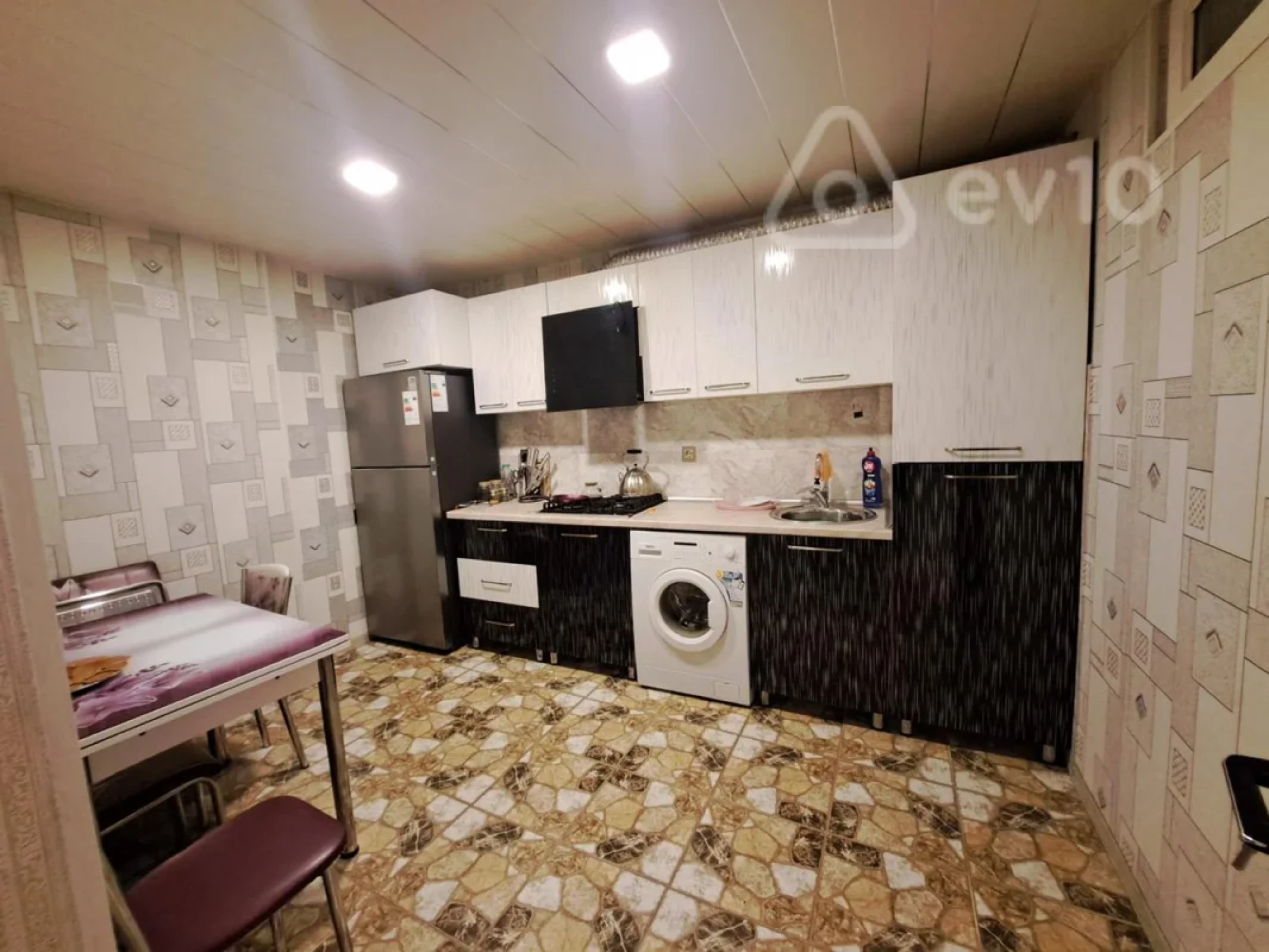 Kirayə verilir 2 otaqlı həyət evi 61 m²