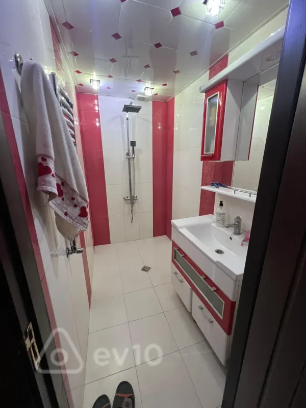 Satılır 3 otaqlı köhnə tikili 80 m²