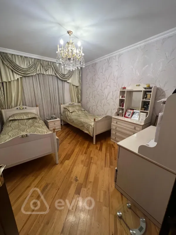 Satılır 3 otaqlı köhnə tikili 80 m²