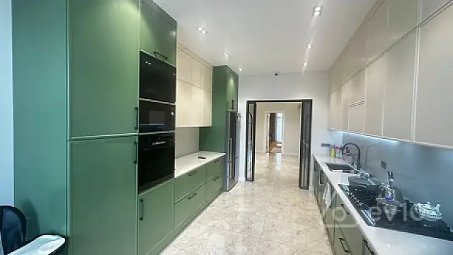 Satılır 3 otaqlı yeni tikili 160 m²