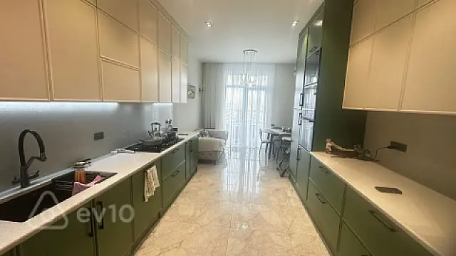 Satılır 3 otaqlı yeni tikili 160 m²
