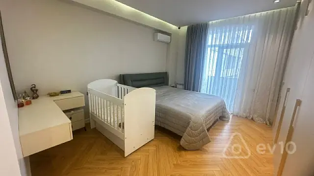 Satılır 3 otaqlı yeni tikili 160 m²