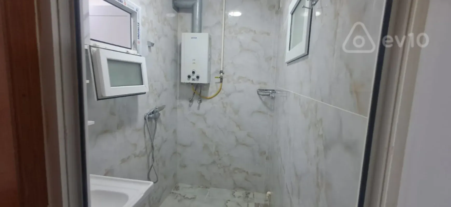 Kirayə verilir 3 otaqlı köhnə tikili 90 m²