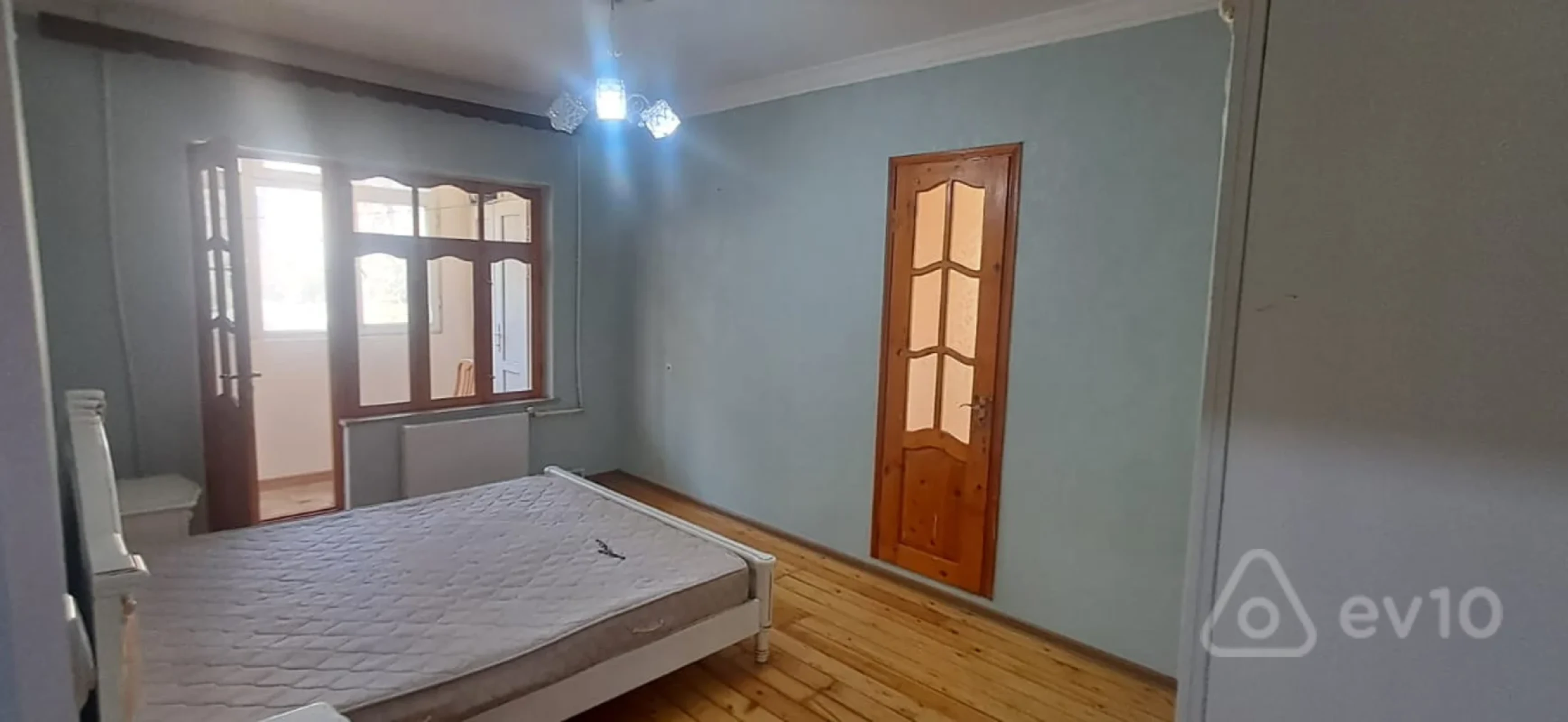 Kirayə verilir 3 otaqlı köhnə tikili 90 m²