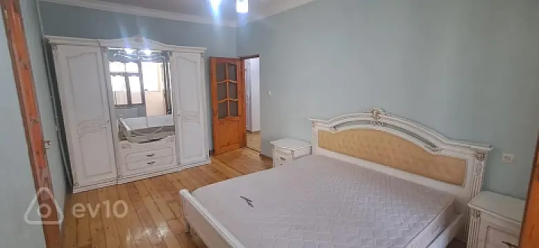 Kirayə verilir 3 otaqlı köhnə tikili 90 m²