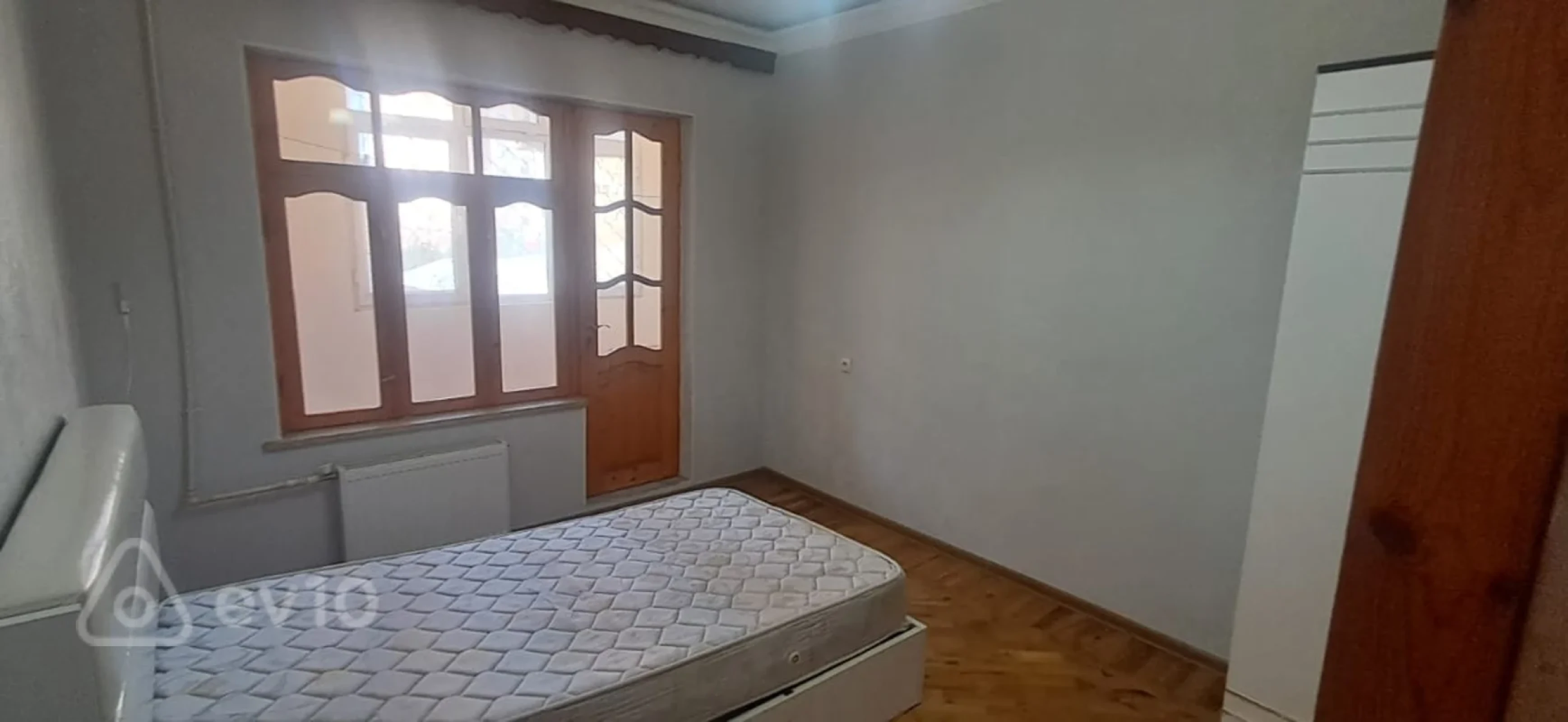 Kirayə verilir 3 otaqlı köhnə tikili 90 m²