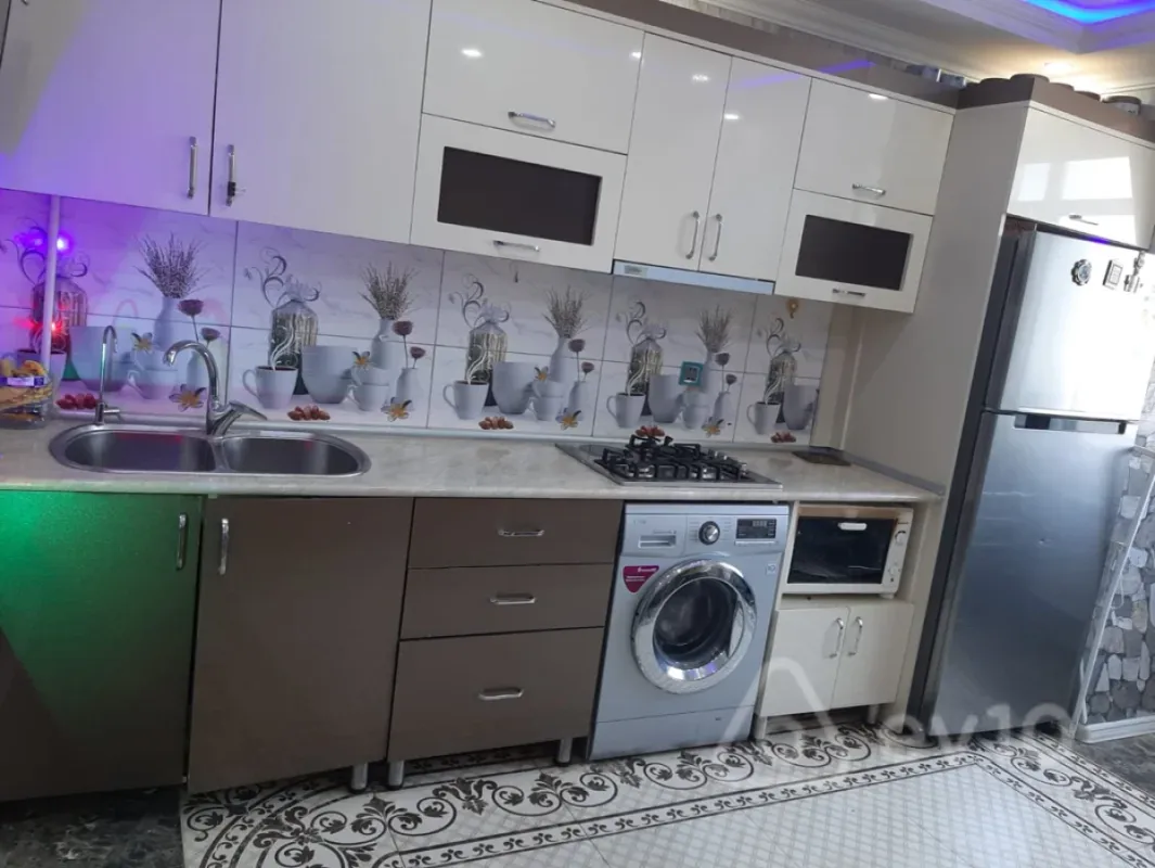 Satılır 2 otaqlı köhnə tikili 70 m²