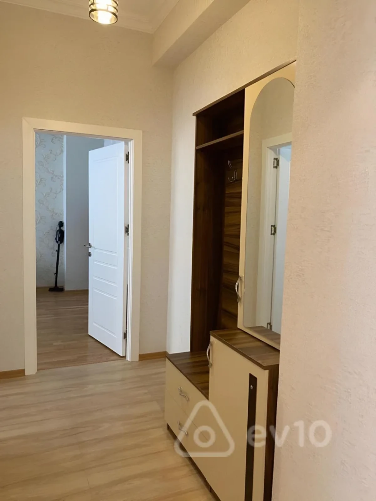 Kirayə verilir 2 otaqlı yeni tikili 75 m²