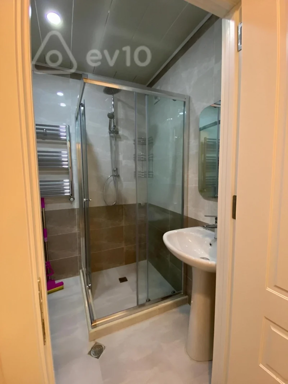 Kirayə verilir 2 otaqlı yeni tikili 75 m²