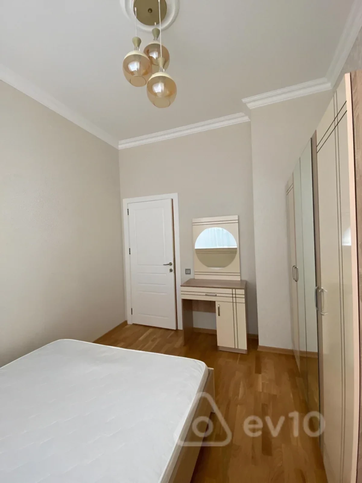 Kirayə verilir 2 otaqlı yeni tikili 75 m²