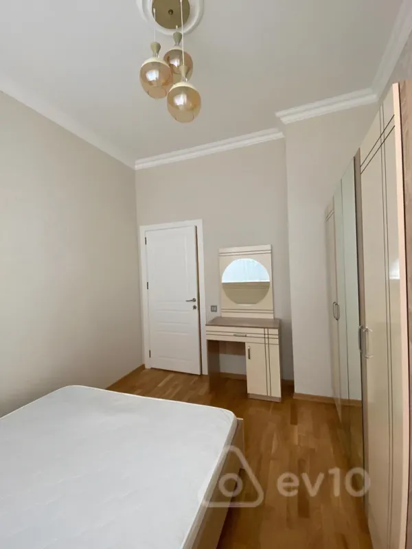 Kirayə verilir 2 otaqlı yeni tikili 75 m²