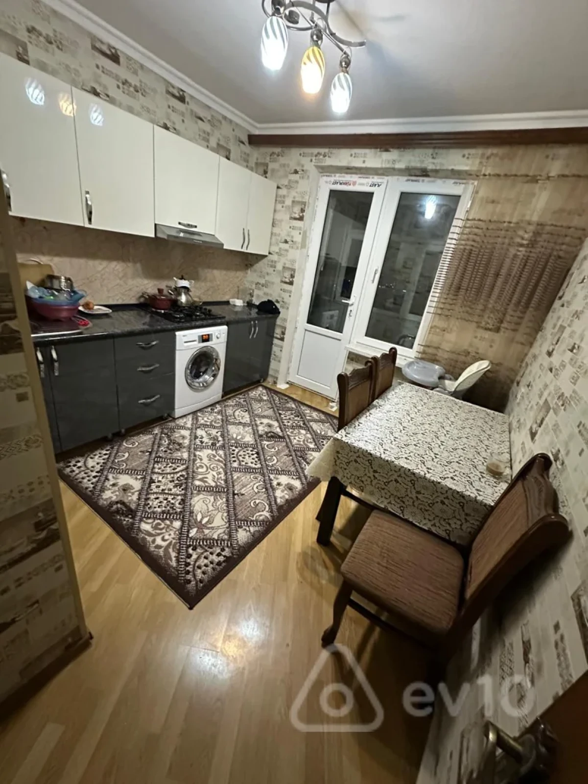 Kirayə verilir 3 otaqlı köhnə tikili 80 m²