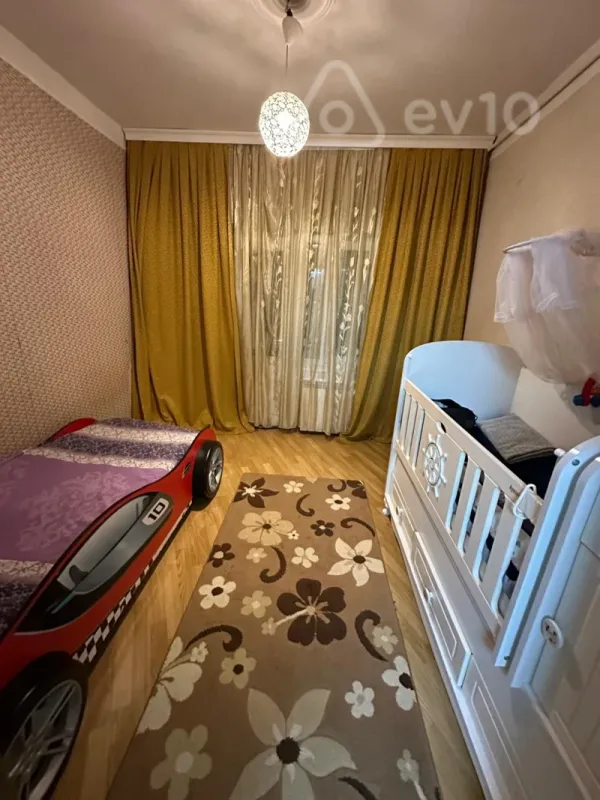 Kirayə verilir 3 otaqlı köhnə tikili 80 m²