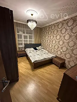 Kirayə verilir 3 otaqlı köhnə tikili 80 m²