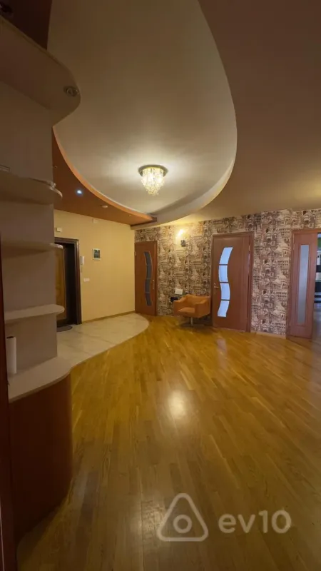 Satılır 4 otaqlı yeni tikili 203 m²
