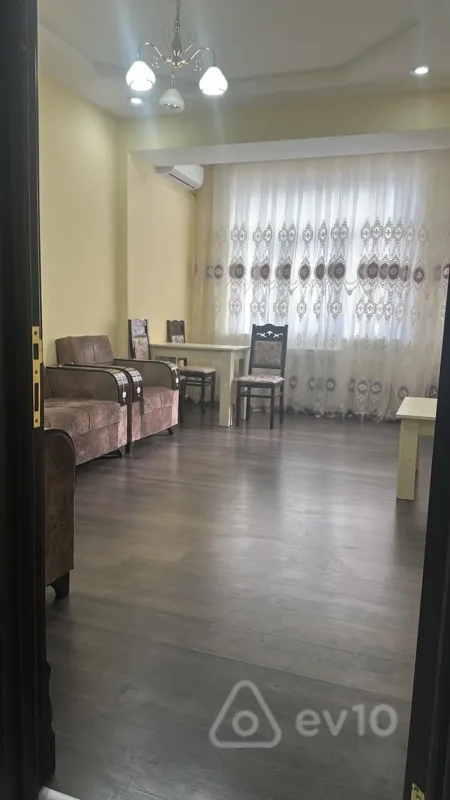 Kirayə verilir 2 otaqlı yeni tikili 60 m²