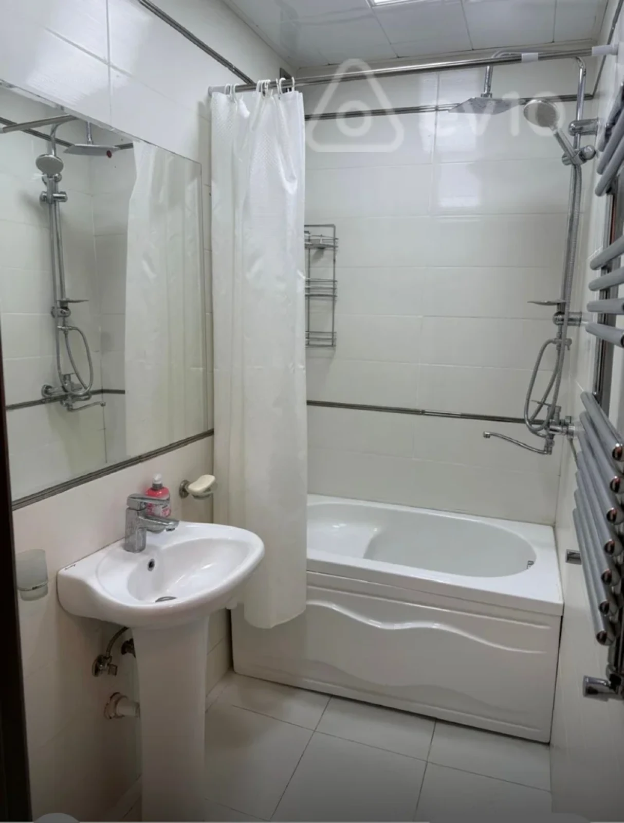 Kirayə verilir 2 otaqlı köhnə tikili 61 m²