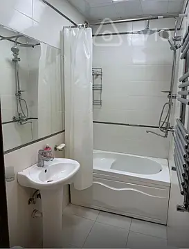 Kirayə verilir 2 otaqlı köhnə tikili 61 m²