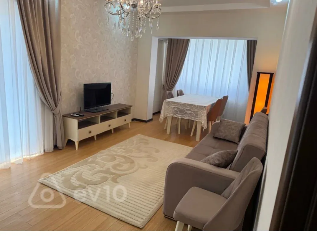 Kirayə verilir 2 otaqlı köhnə tikili 61 m²