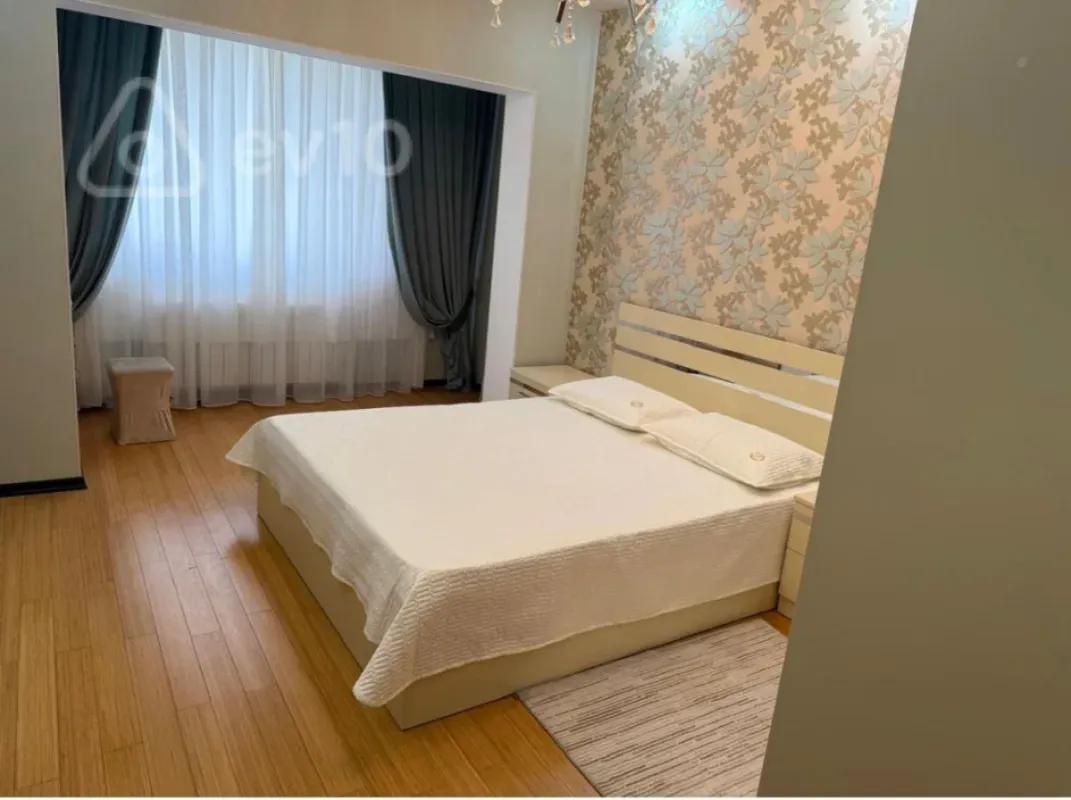Kirayə verilir 2 otaqlı köhnə tikili 61 m²