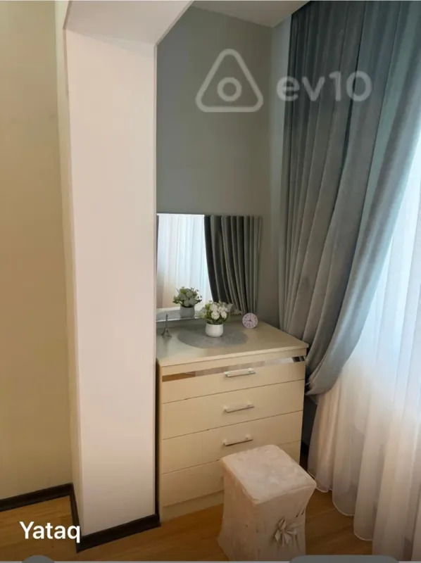 Kirayə verilir 2 otaqlı köhnə tikili 61 m²