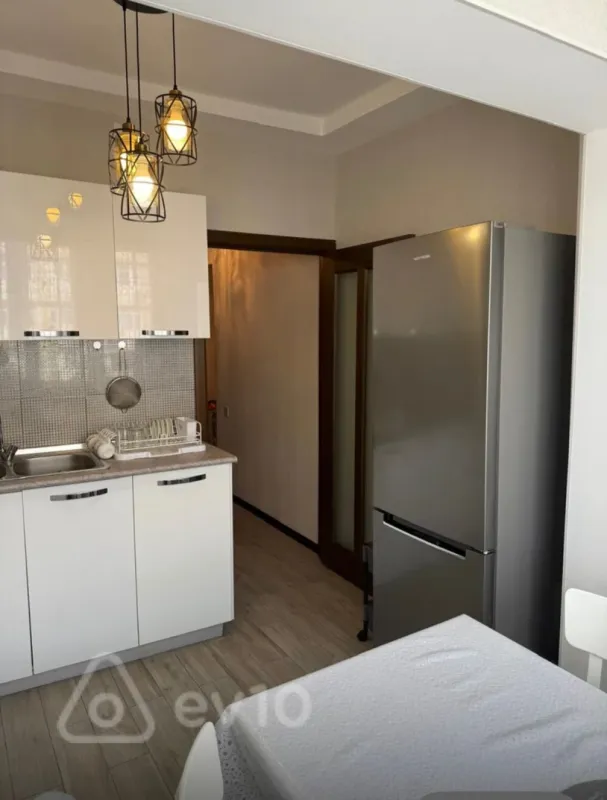 Kirayə verilir 2 otaqlı köhnə tikili 61 m²