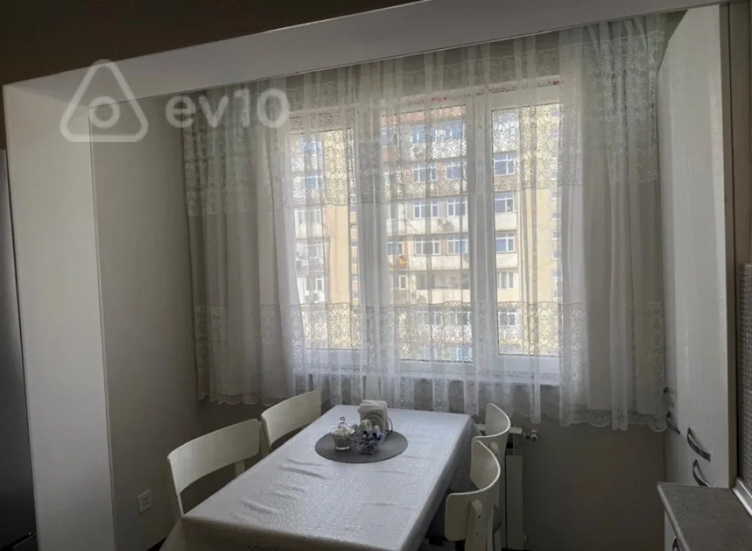 Kirayə verilir 2 otaqlı köhnə tikili 61 m²