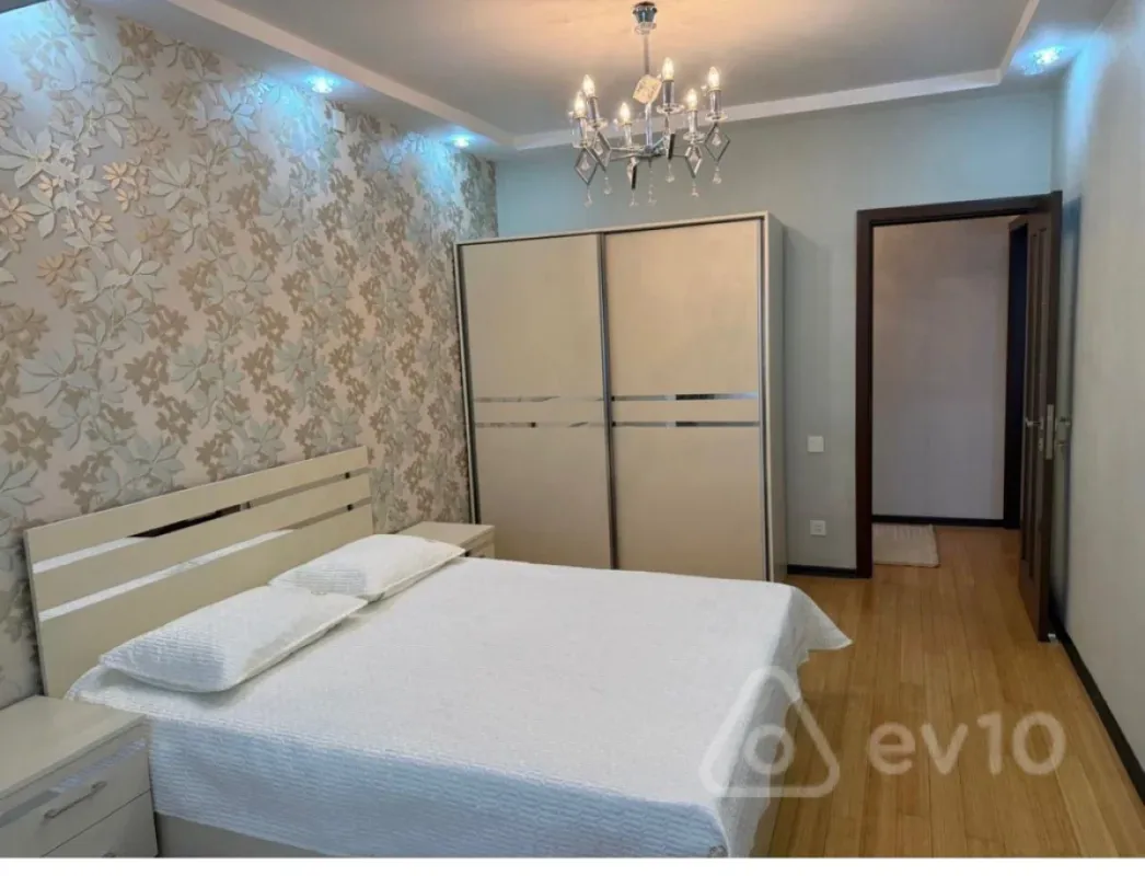 Kirayə verilir 2 otaqlı köhnə tikili 61 m²