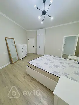 Kirayə verilir 3 otaqlı yeni tikili 140 m²