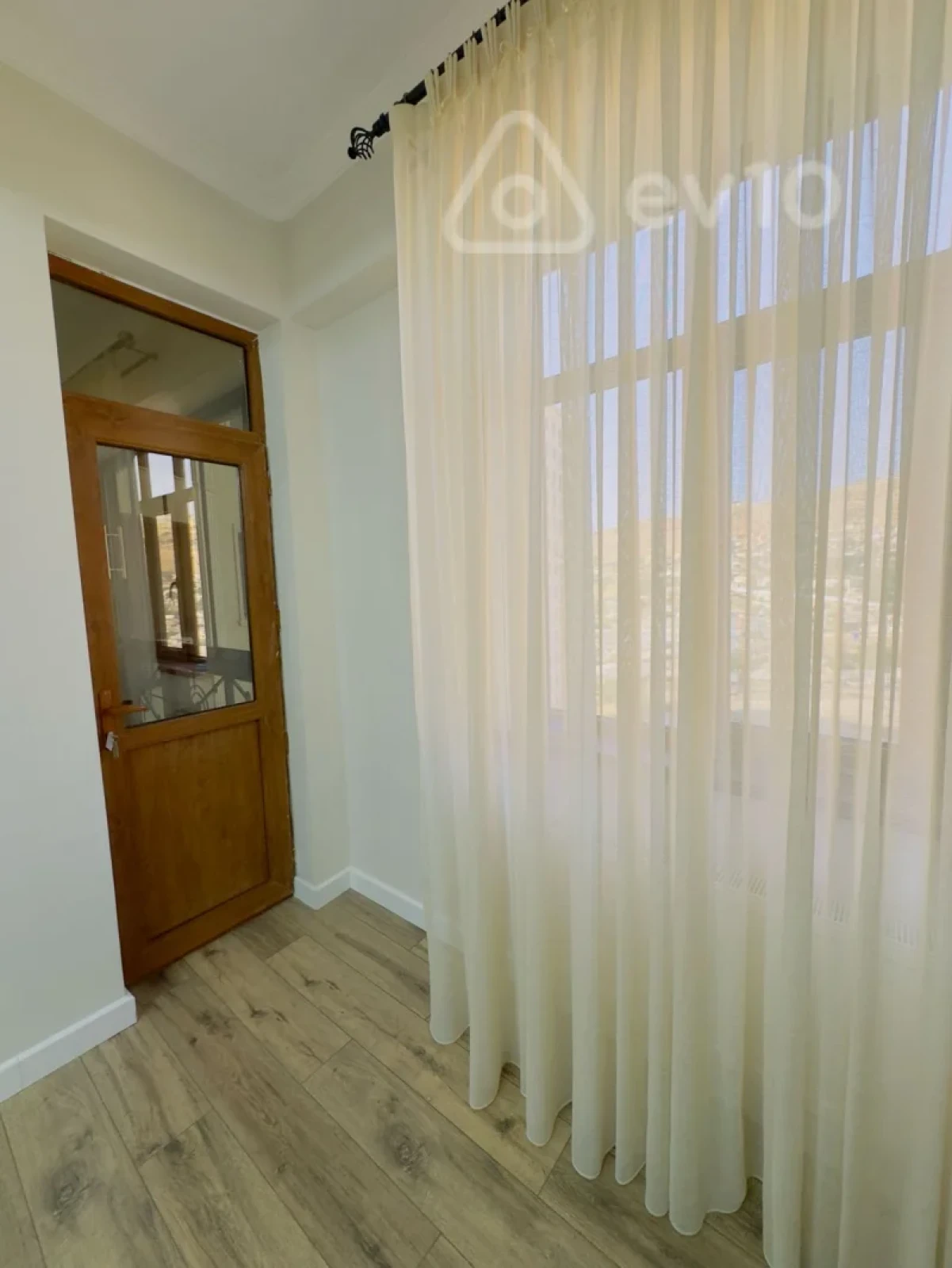 Kirayə verilir 3 otaqlı yeni tikili 140 m²
