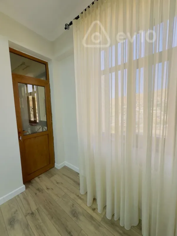Kirayə verilir 3 otaqlı yeni tikili 140 m²