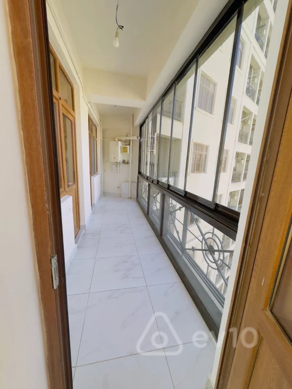 Kirayə verilir 3 otaqlı yeni tikili 140 m²